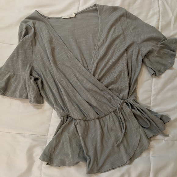 Lush Faux Wrap Gray Top Size Medium Very Pretty 😍 - Picture 2 of 7